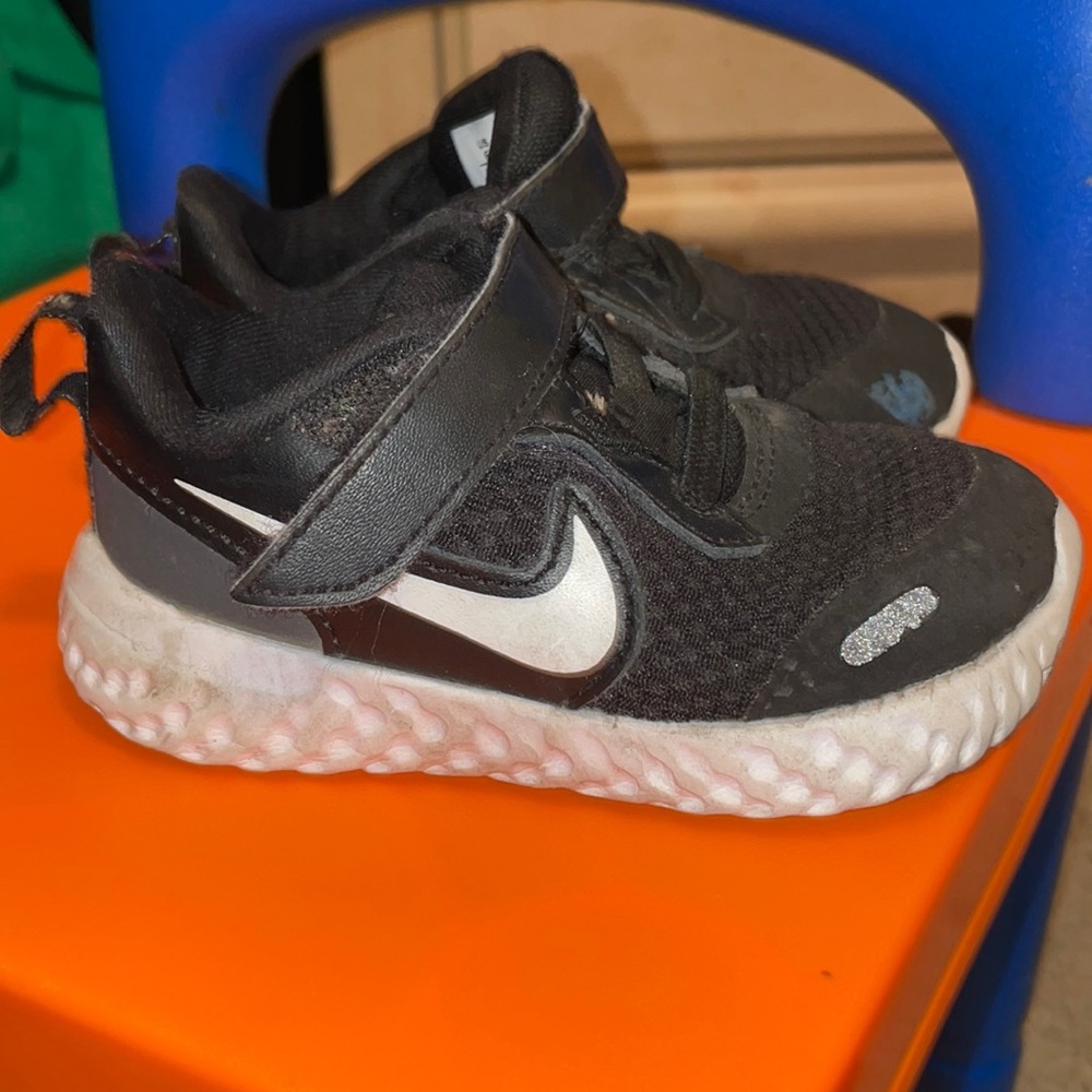 Baby Nike revolution 5